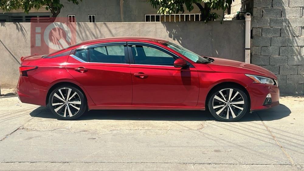 نيسان ألتيما